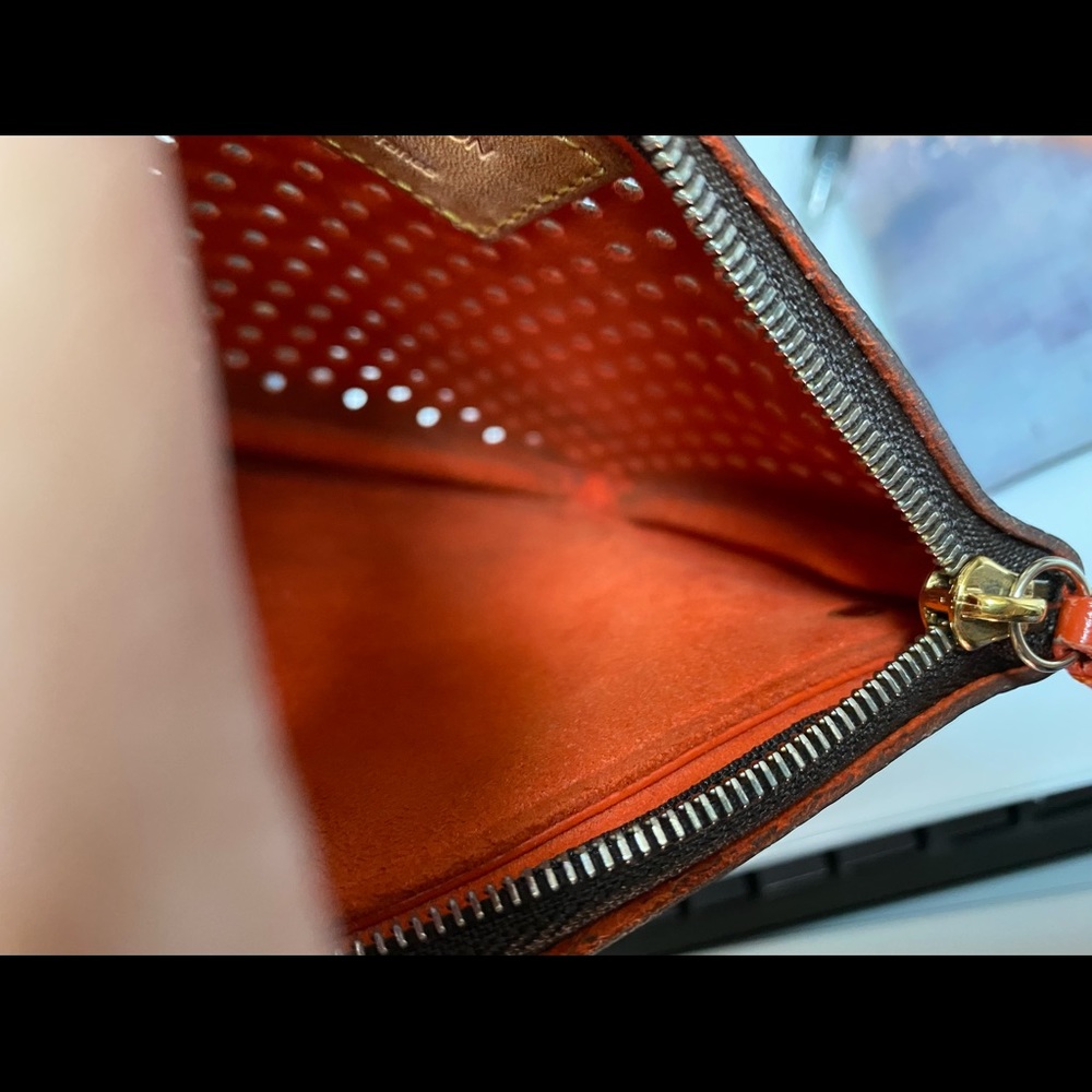 Perforated Pochette Plat - Picture 9 of 13